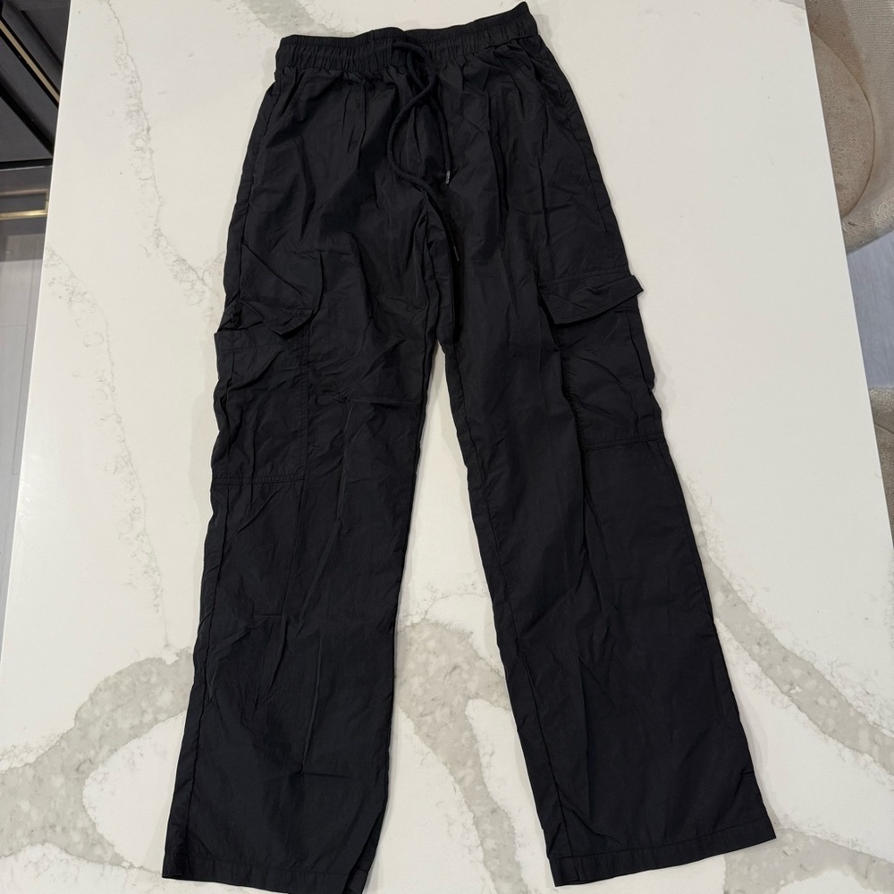 Princess Polly Flossie Parachute Pants Women’s 4 Black Cargo Pockets 100% Nylon - Picture 4 of 10